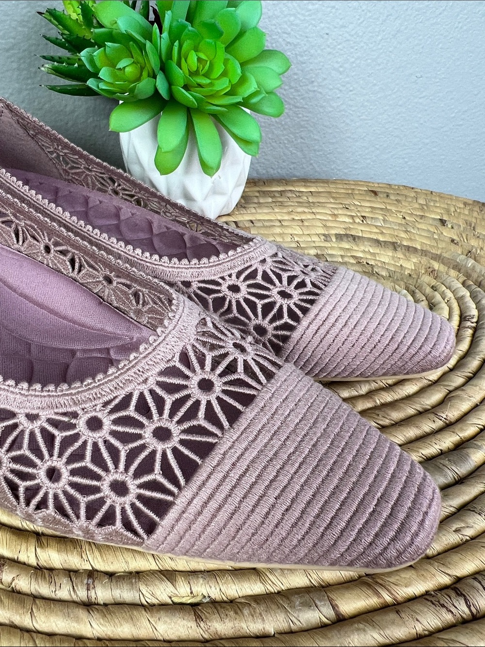 Vivaia Maelyn Mauve Lace Pointed Toe Flats with Cushioned Insole - Picture 5 of 12